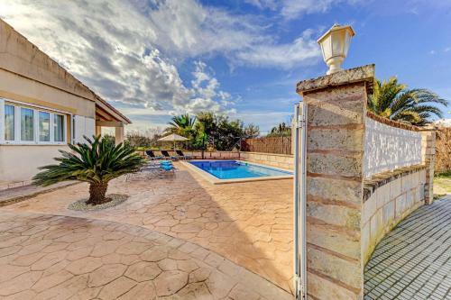 Playa de Muro Villa Sleeps 6 With Air Con And Wifi