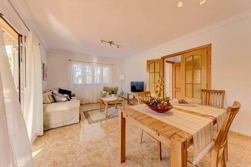 Playa de Muro Villa Sleeps 6 With Air Con And Wifi