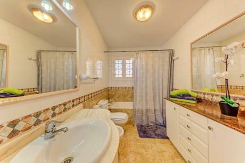 Playa de Muro Villa Sleeps 6 With Air Con And Wifi