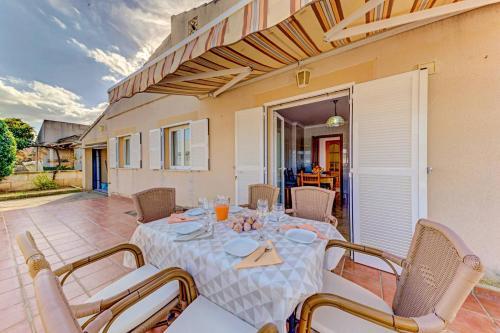 Playa de Muro Villa Sleeps 6 With Air Con And Wifi