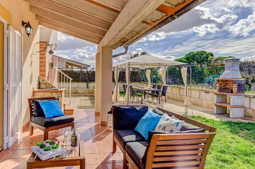 Playa de Muro Villa Sleeps 6 With Air Con And Wifi