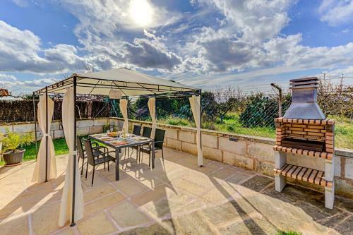 Playa de Muro Villa Sleeps 6 With Air Con And Wifi