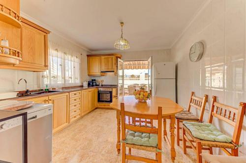 Playa de Muro Villa Sleeps 6 With Air Con And Wifi