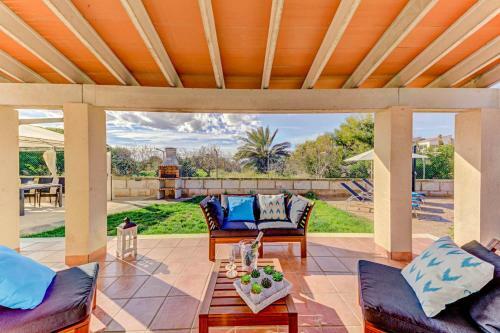Playa de Muro Villa Sleeps 6 With Air Con And Wifi