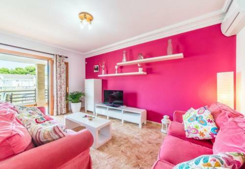 Playa de Muro Holiday Home Sleeps 8 With Pool And Wifi