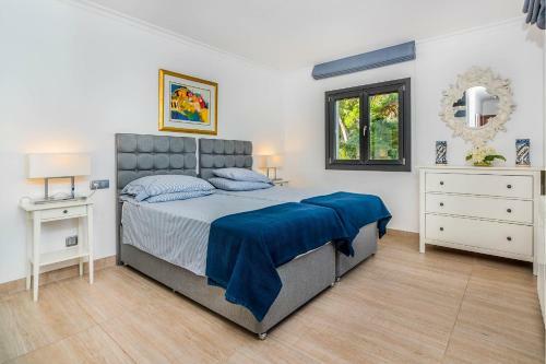 Sant Vicent de Sa Cala Villa Sleeps 8 With Pool And Air Con