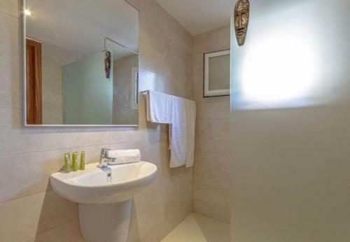 Sant Vicent de Sa Cala Apartment Sleeps 4 With Pool And Wifi