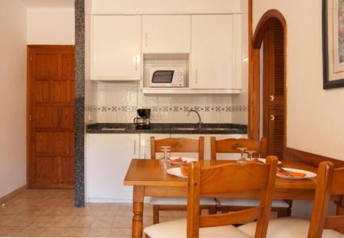 Sant Vicent de Sa Cala Apartment Sleeps 5 With Pool And Wifi