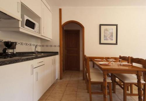 Sant Vicent de Sa Cala Apartment Sleeps 5 With Pool And Wifi