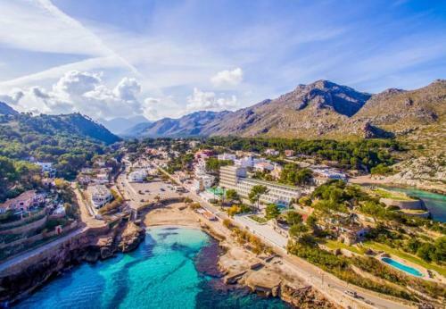 Sant Vicent de Sa Cala Holiday Home Sleeps 6 With Wifi