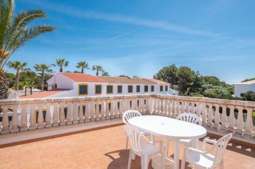 Apartamento Con Terraza Privada En Calan Bosch-c8