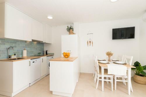 Moderno Apartamento En Calan Bosch- C10