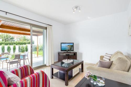 Cala En Bosch Villa Sleeps 8 With Pool Air Con And Wifi
