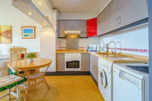 Bright Apartment In Aquaviva Callao Salvaje, Cs22
