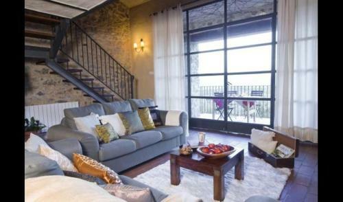 Macanet de Cabrenys Villa Sleeps 4 With Pool