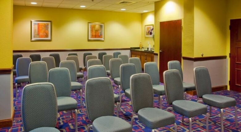 Holiday Inn Express Hotel & Suites Universal