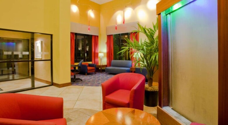 Holiday Inn Express Hotel & Suites Universal