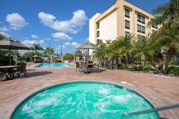 Hotel Comfort Inn & Suites