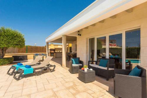 Gris 4 Bedroom Villa, Cala'n Forcat