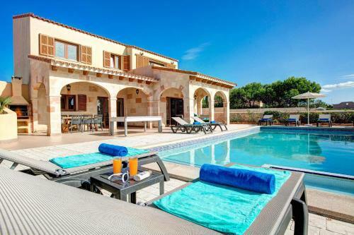 Mares 4 Bedroom Villa, Cala'n Forcat