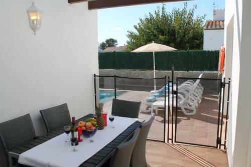 Villa Elena, Cala'n Bruc