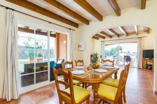 Cala'n Blanes Villa Sleeps 6 With Pool Air Con And Wifi