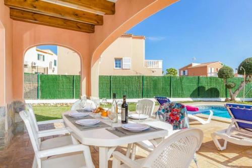 Cala'n Blanes Villa Sleeps 6 With Pool Air Con And Wifi