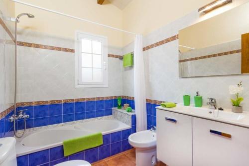 Cala'n Blanes Villa Sleeps 6 With Pool Air Con And Wifi