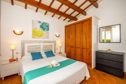 Perdiu 3 Bedroom Villa, Calan Blanes