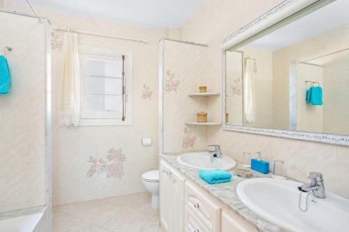 Sunflower 3 Bedroom Villa, Cala Blanca