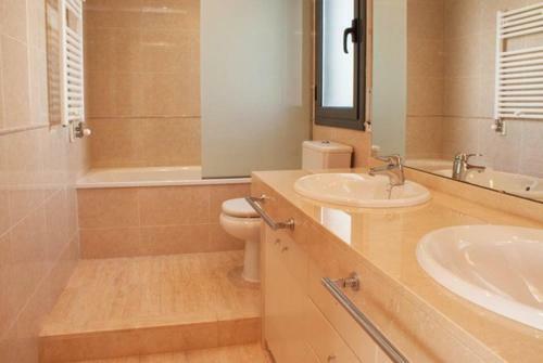 Segur de Calafell Villa Sleeps 8 Pool