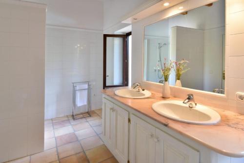 S'horta Villa Sleeps 8 With Pool And Wifi