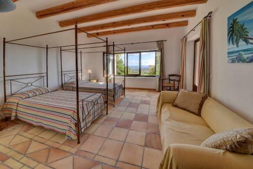 S'horta Villa Sleeps 8 With Pool And Wifi