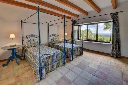 S'horta Villa Sleeps 8 With Pool And Wifi