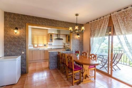 Montbarbat Villa Sleeps 8 Pool