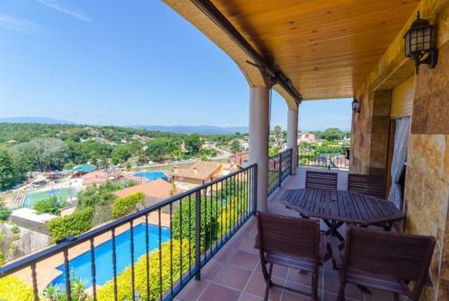 Montbarbat Villa Sleeps 8 Pool