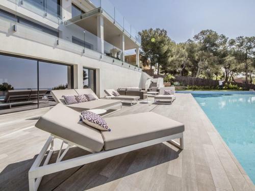 Exclusive Tamarit Villa