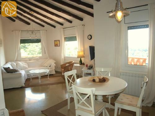 Montbarbat Villa Sleeps 8 Pool Wifi