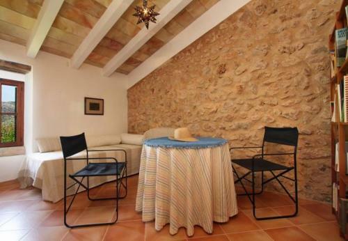 Lluc Villa Sleeps 6 With Pool And Wifi