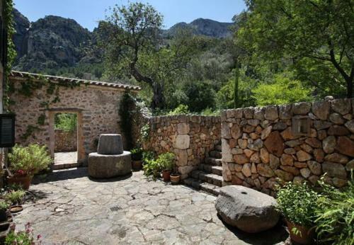 Lluc Villa Sleeps 6 With Pool And Wifi