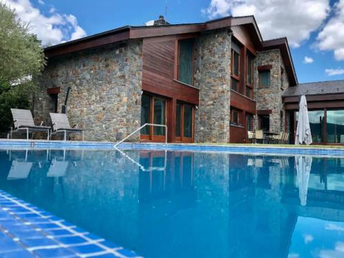 Superb Holiday Home In Aravell With Private Pool