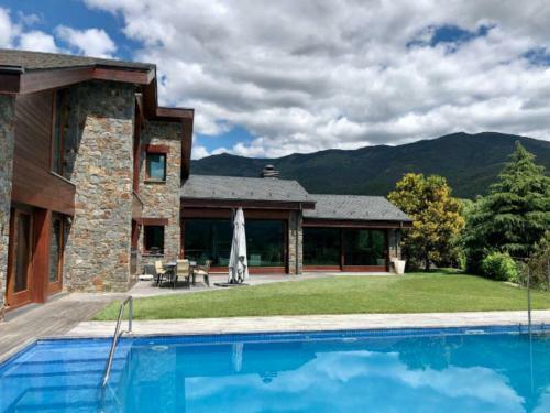 Superb Holiday Home In Aravell With Private Pool