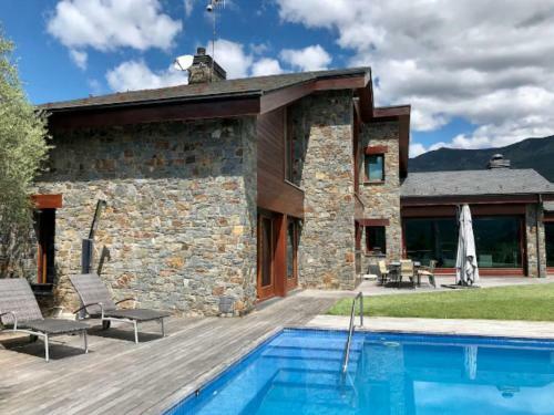 Superb Holiday Home In Aravell With Private Pool