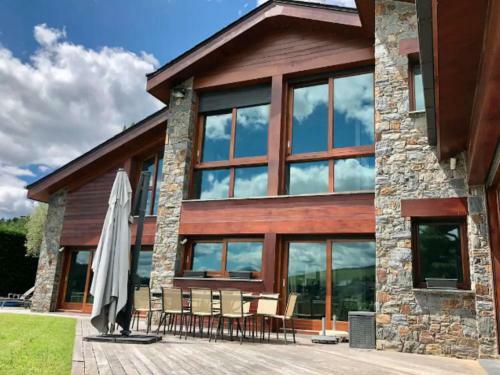 Superb Holiday Home In Aravell With Private Pool