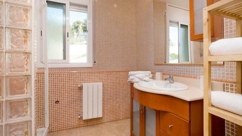 Montbarbat Villa Sleeps 7 With Pool