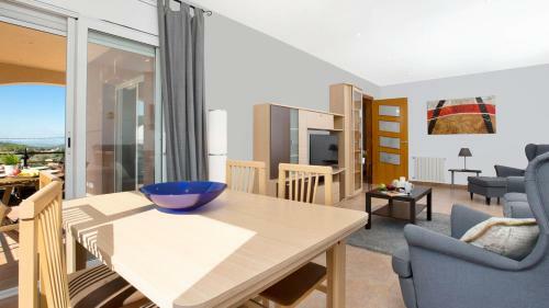 Montbarbat Villa Sleeps 7 With Pool