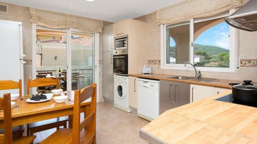 Montbarbat Villa Sleeps 7 With Pool