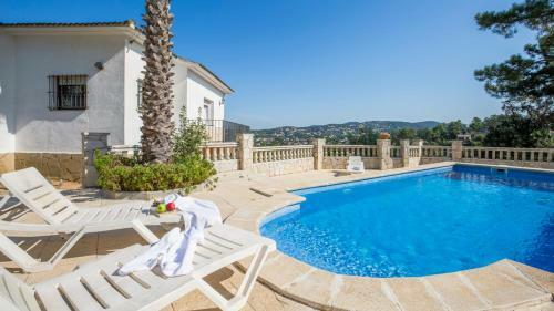 Montbarbat Villa Sleeps 5 With Pool