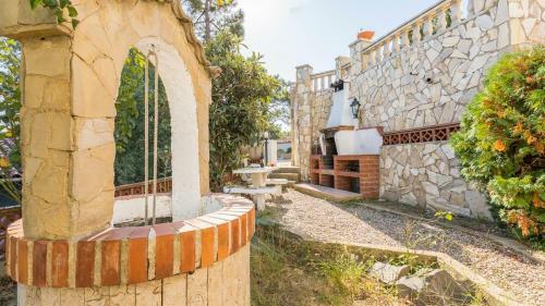 Montbarbat Villa Sleeps 5 With Pool
