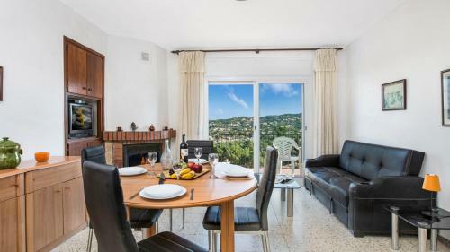 Montbarbat Villa Sleeps 5 With Pool